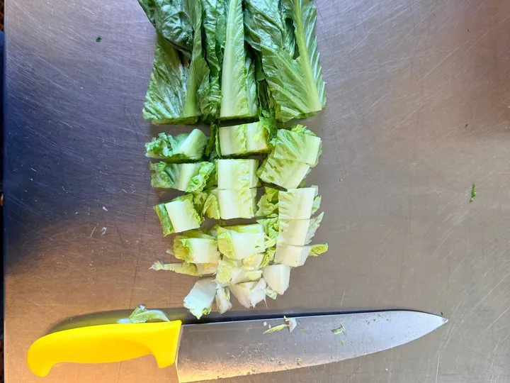 How to Cut Romaine